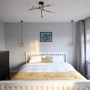 https://bath-city-skyline-spacious-3-bed-house-for-family.tophotelsbath.com